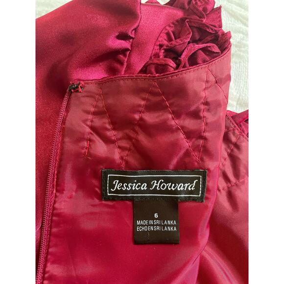 Jessica Howard Dress, Shiny Satin Roses with Shape. Size 6 with stretch. - Picture 3 of 5